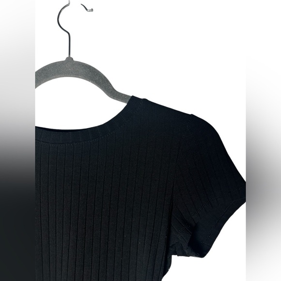 Bozzolo Women’s Black Ribbed Crop Top Small – Short Sleeve Stretch Tee - Picture 2 of 5